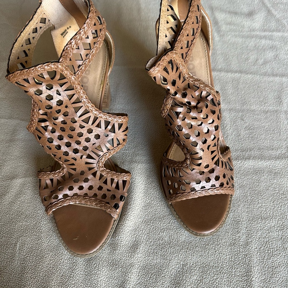 Report Higg heel sandal